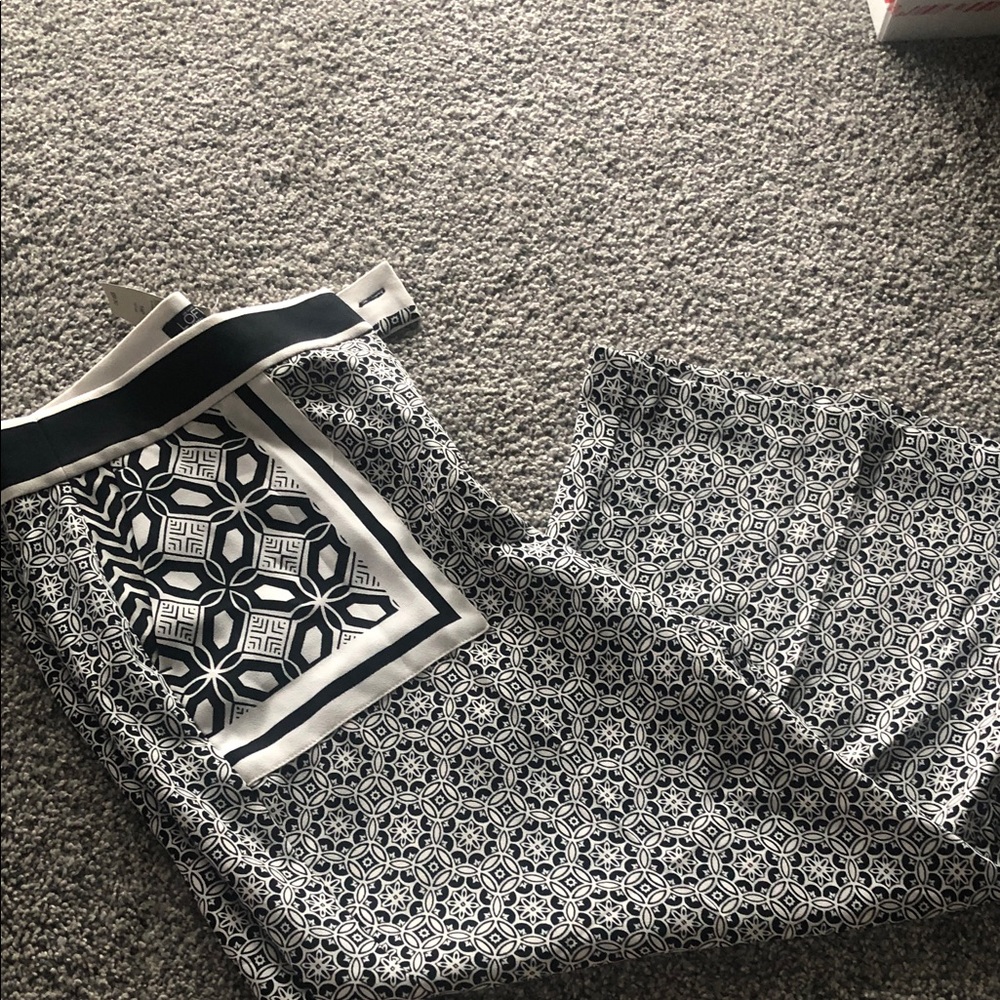 LOFT Black and White Geometric Pencil Skirt